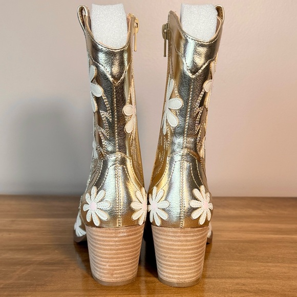 Betsey Johnson Gold Boots with White Floral Appliqué - Picture 8 of 10